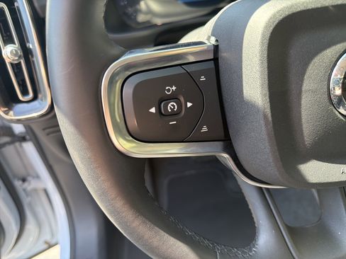 Certified 2025 Volvo XC40 B5 Plus image 19