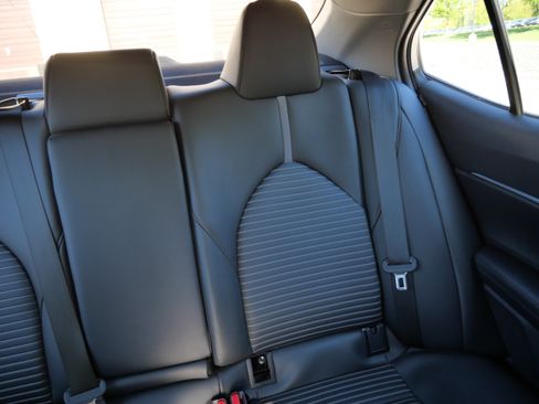 Certified 2024 Toyota Camry SE FWD image 15