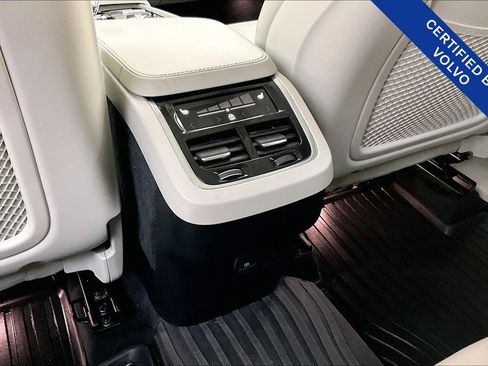 Used 2023 Volvo XC90 B6 Ultimate w/ Protection Package Premier image 31