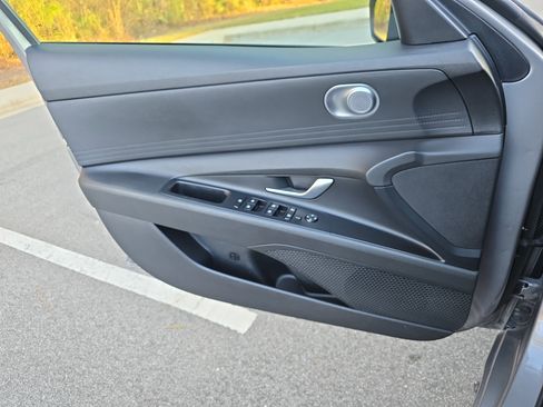 Used 2023 Hyundai Elantra SE image 26