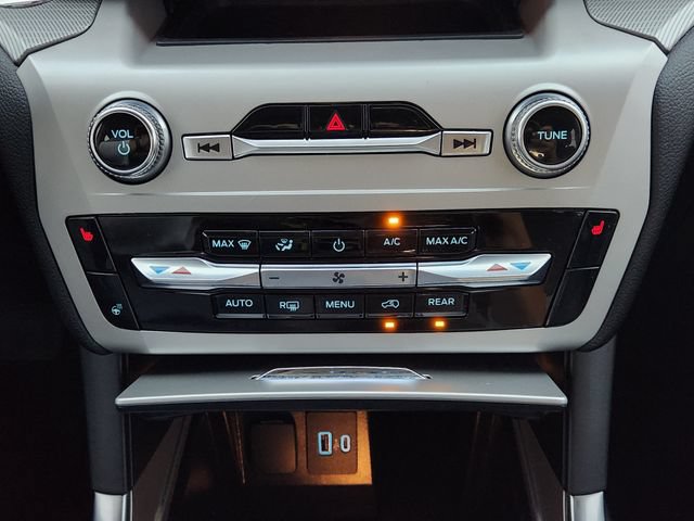Used 2023 Ford Explorer XLT w/ Equipment Group 202A RWD image 19