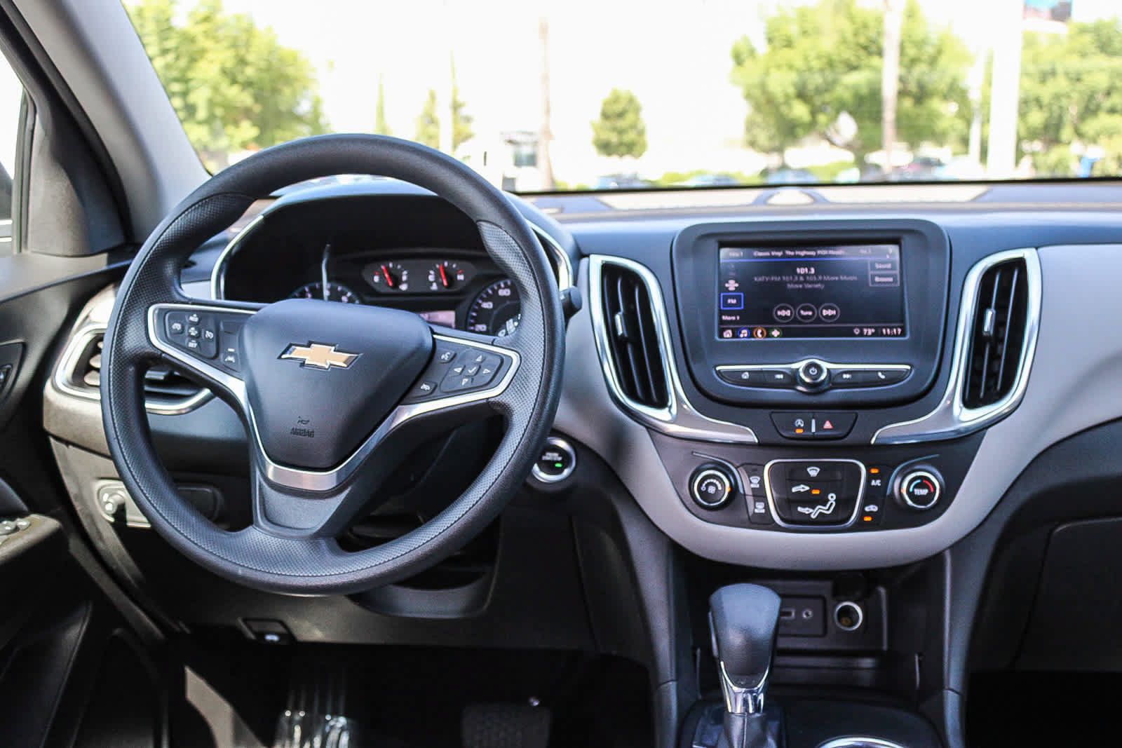 Used 2023 Chevrolet Equinox LS FWD image 13