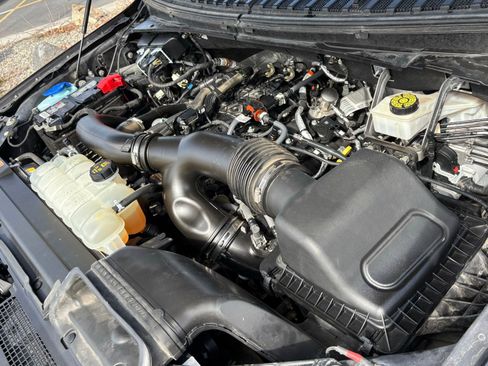 Used 2024 Ford Expedition XLT image 29