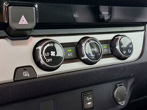 Used 2017 Toyota Tacoma SR image 16