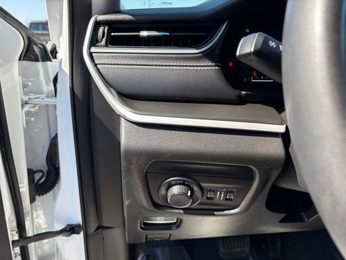 Certified 2023 Jeep Grand Cherokee L Laredo image 22