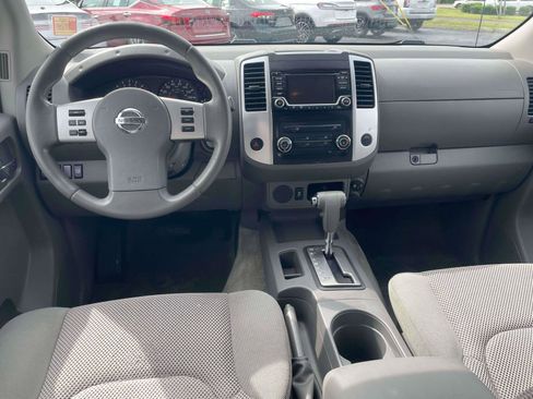 Used 2017 Nissan Frontier SV RWD image 7