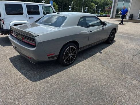 Used 2019 Dodge Challenger SXT RWD image 4