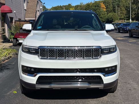 Used 2022 Jeep Grand Wagoneer Series II w/ Convenience Group III image 2