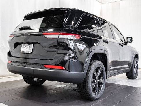 New 2025 Jeep Grand Cherokee Altitude image 4