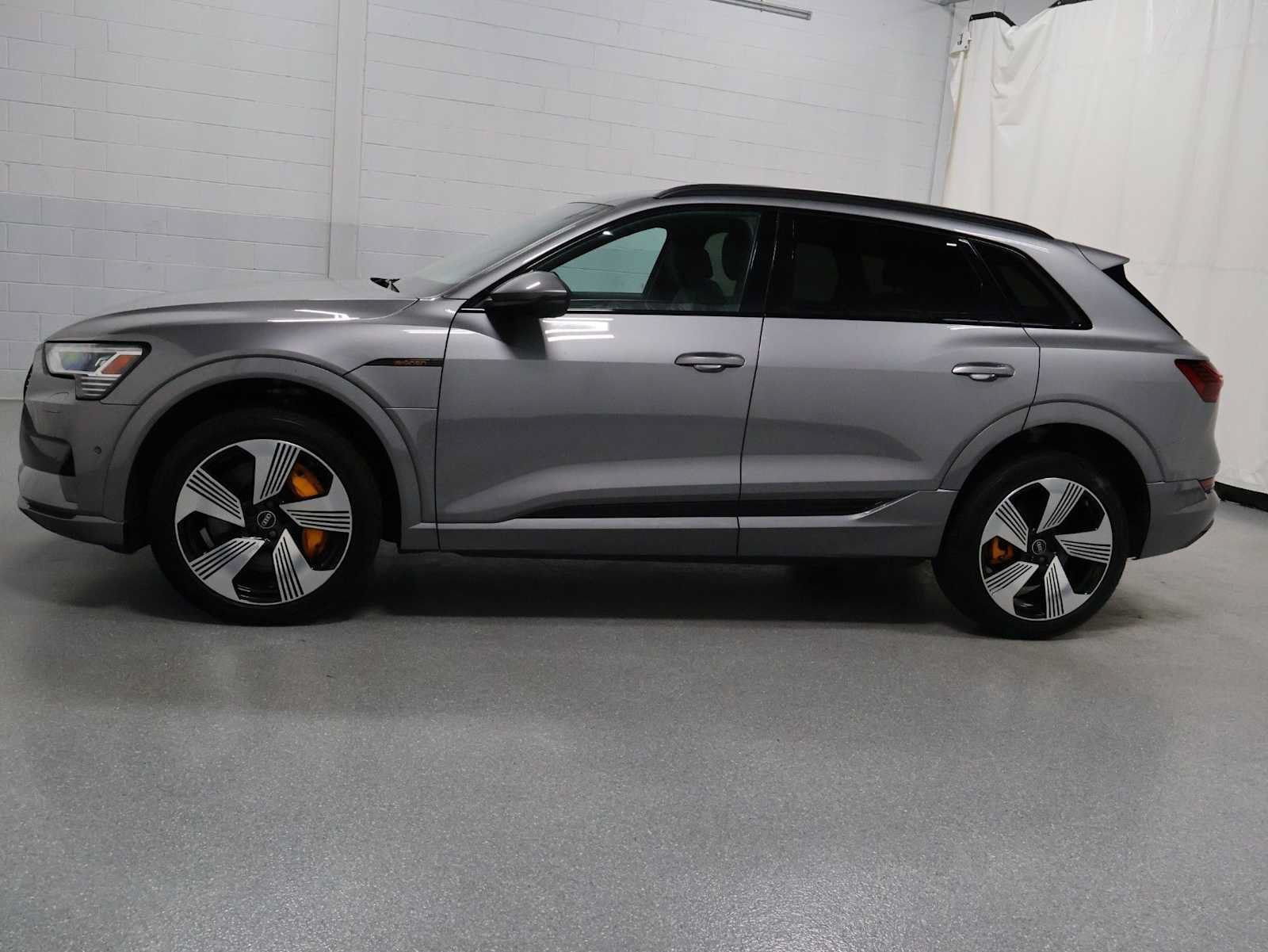Used 2023 Audi e-tron Premium Plus w/ Premium Plus Package AWD/4WD image 2