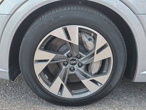 Used 2022 Audi e-tron Premium Plus w/ Premium Plus Package image 22