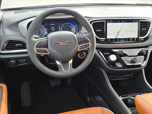 New 2026 Chrysler Pacifica Pinnacle w/ Trailer Tow Group image 6