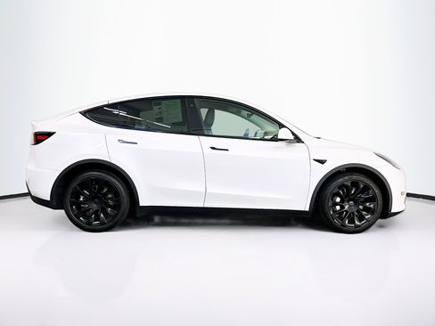 Used 2023 Tesla Model Y Long Range image 10