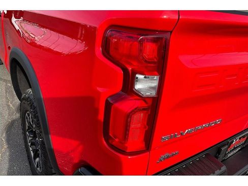 Used 2025 Chevrolet Silverado 1500 ZR2 image 31