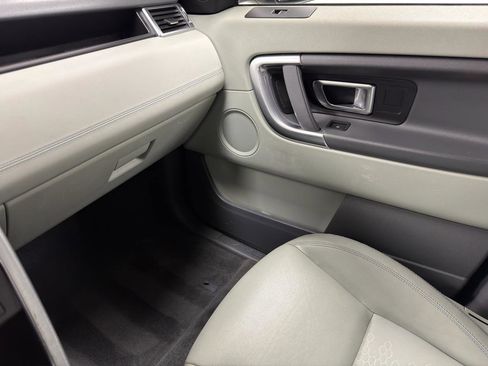 Used 2016 Land Rover Discovery Sport SE image 24