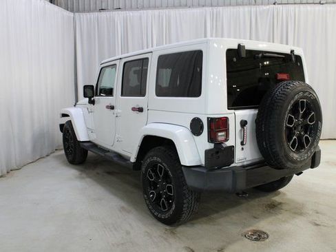 Used 2018 Jeep Wrangler Unlimited Sahara w/ Dual Top Group image 21