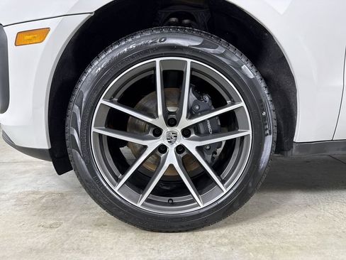 Certified 2025 Porsche Macan image 13