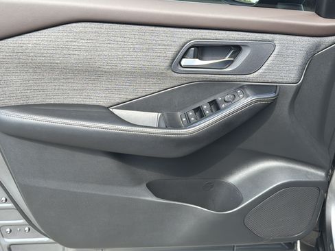 Used 2023 Nissan Rogue SV FWD image 10
