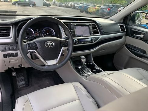 Used 2016 Toyota Highlander XLE FWD image 19
