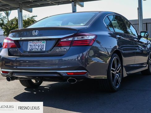Used 2017 Honda Accord Touring image 6