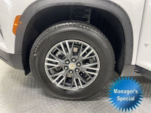Certified 2026 Chevrolet Traverse LT AWD/4WD image 2