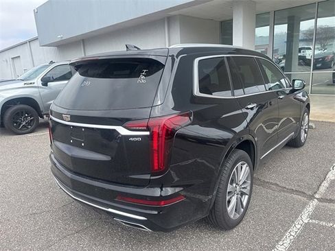 Used 2025 Cadillac XT6 Premium Luxury image 3