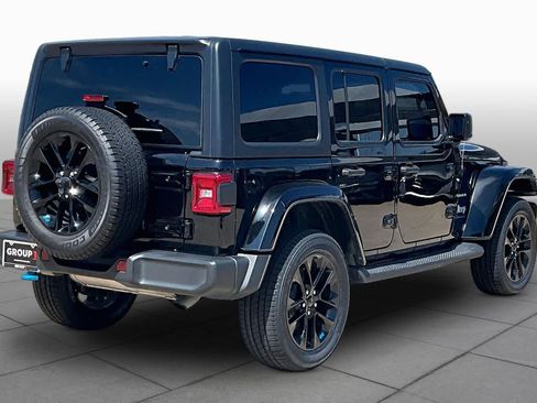 Used 2023 Jeep Wrangler Unlimited Sahara w/ Cold Weather Group AWD/4WD image 12