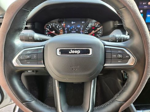 Used 2022 Jeep Compass Latitude image 9