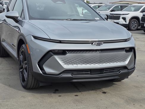 New 2026 Chevrolet Equinox EV LT image 9