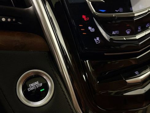 Used 2020 Cadillac Escalade Luxury image 8