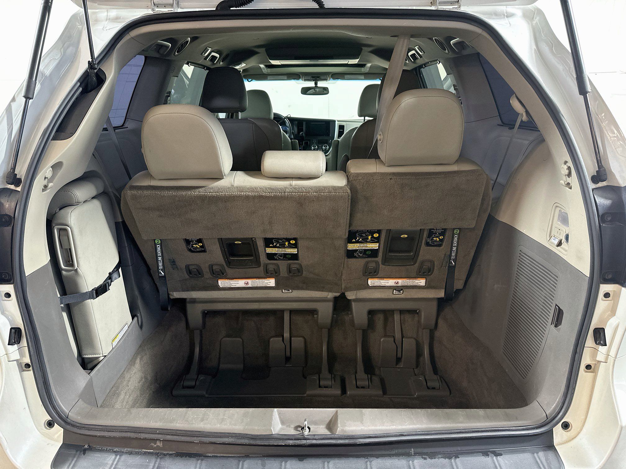 Used 2017 Toyota Sienna XLE Premium FWD image 26