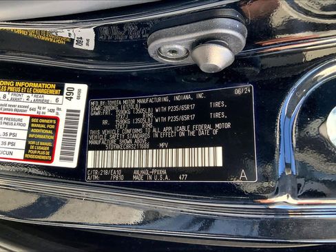 Used 2024 Toyota Sienna XLE image 37