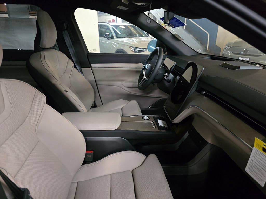Used 2025 Volvo EX90 Ultra AWD/4WD image 10