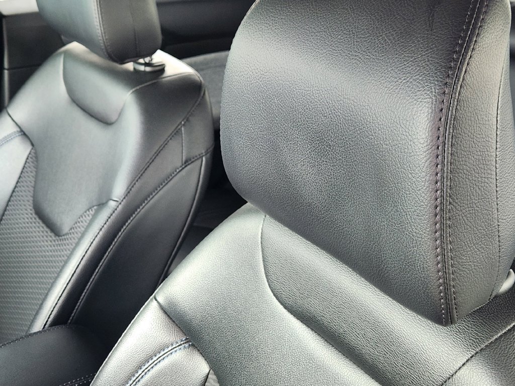 Used 2024 Jeep Compass Latitude AWD/4WD image 16