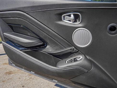 Used 2020 Aston Martin V8 Vantage Coupe image 35