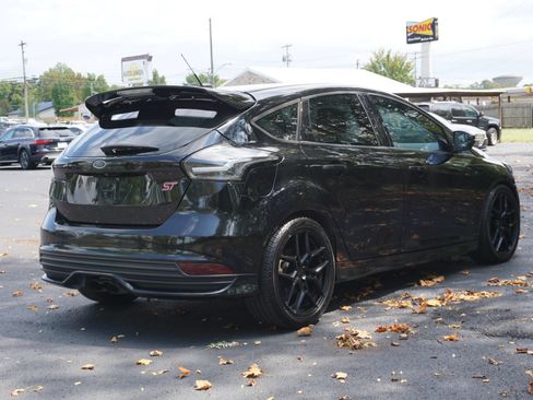 Used 2017 Ford Focus ST FWD image 5