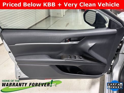 Used 2024 Toyota Camry SE image 8