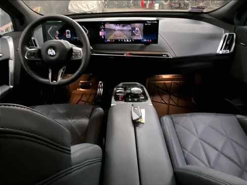 Certified 2026 BMW iX xDrive45 w/ M Sport Package image 17