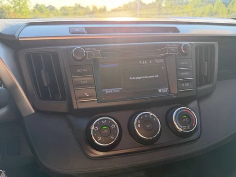 Used 2016 Toyota RAV4 LE FWD image 11