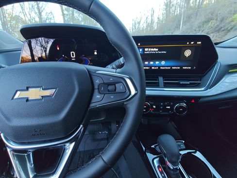 New 2026 Chevrolet Trax LT image 24