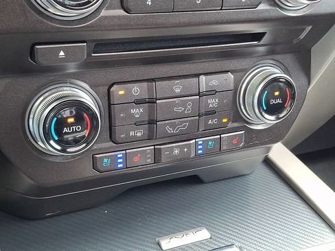 Used 2018 Ford F150 Lariat w/ Equipment Group 502A Luxury AWD/4WD image 18