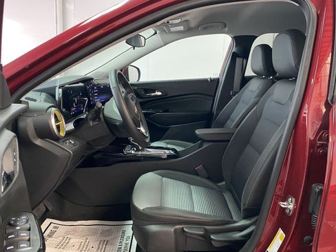 Used 2025 Chevrolet Trax LT w/ Driver Confidence Package FWD image 20