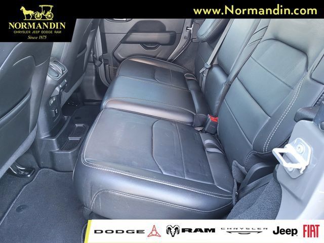 Used 2022 Jeep Wrangler Unlimited Sahara AWD/4WD image 18