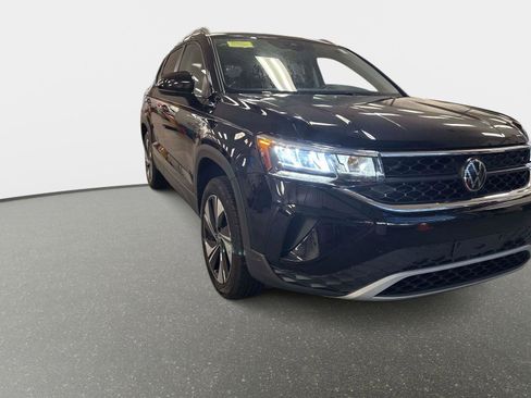 Certified 2024 Volkswagen Taos SE image 3