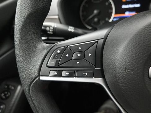Used 2025 Nissan Altima 2.5 SV FWD image 20