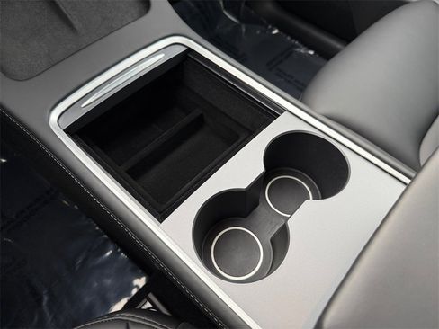 Used 2024 Tesla Model Y Long Range image 24