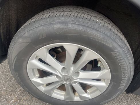 Used 2016 Nissan Rogue SV FWD image 69