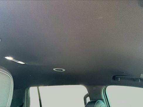 Used 2025 Chevrolet Traverse LT FWD image 14