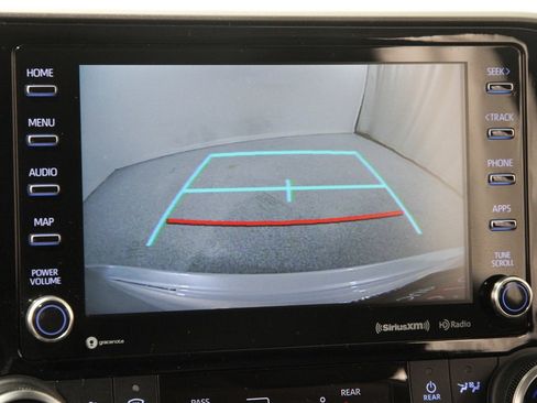 Used 2022 Toyota Highlander XLE image 11