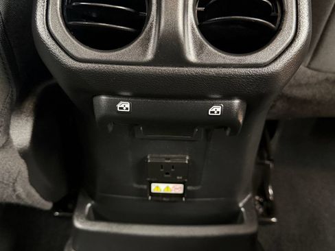Used 2023 Jeep Wrangler Unlimited w/ Sun & Screen Package AWD/4WD image 39